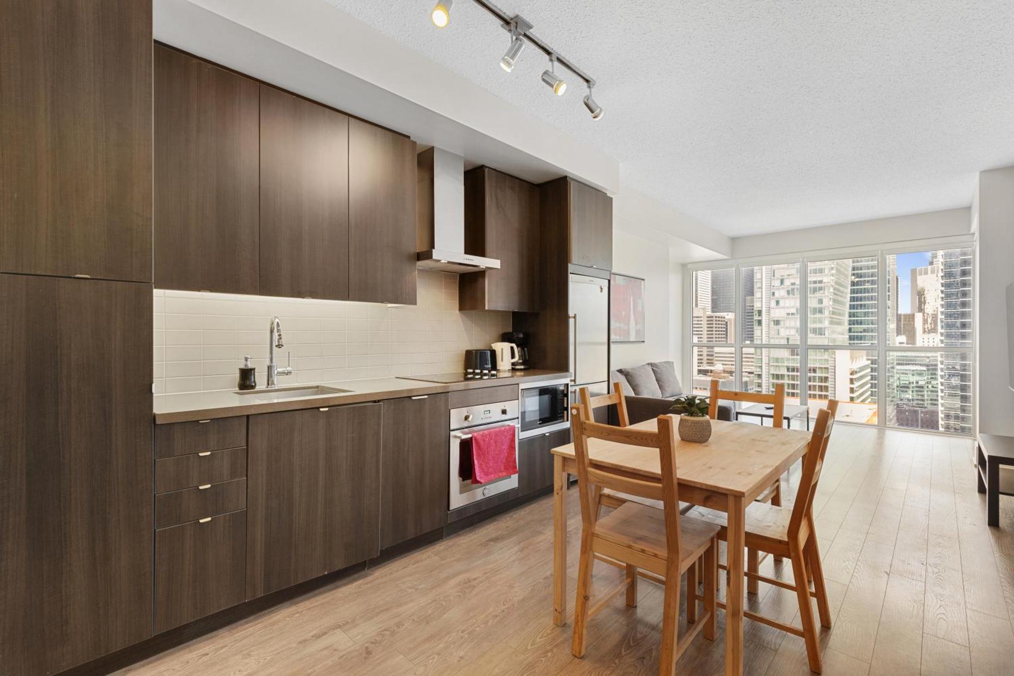 2Bedroom Cn Tower And Water Views - Free Parking - Rooftop Pool Торонто Экстерьер фото