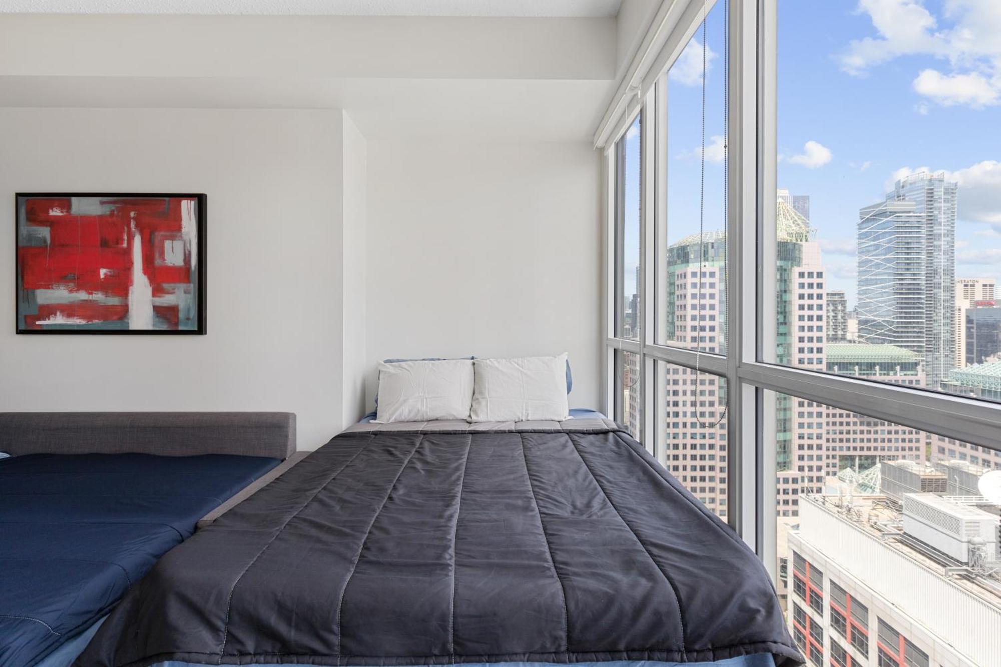 2Bedroom Cn Tower And Water Views - Free Parking - Rooftop Pool Торонто Экстерьер фото