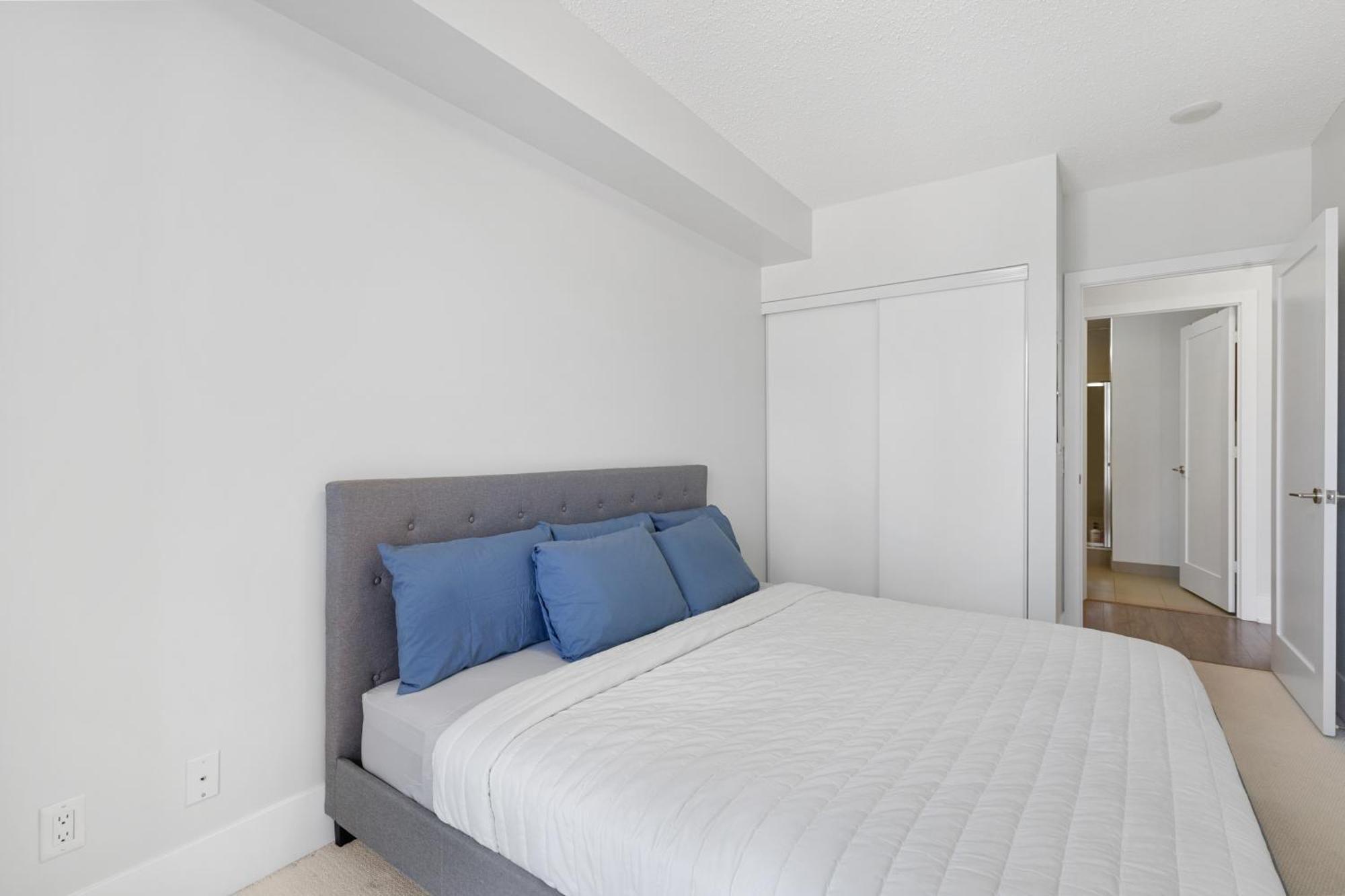 2Bedroom Cn Tower And Water Views - Free Parking - Rooftop Pool Торонто Экстерьер фото