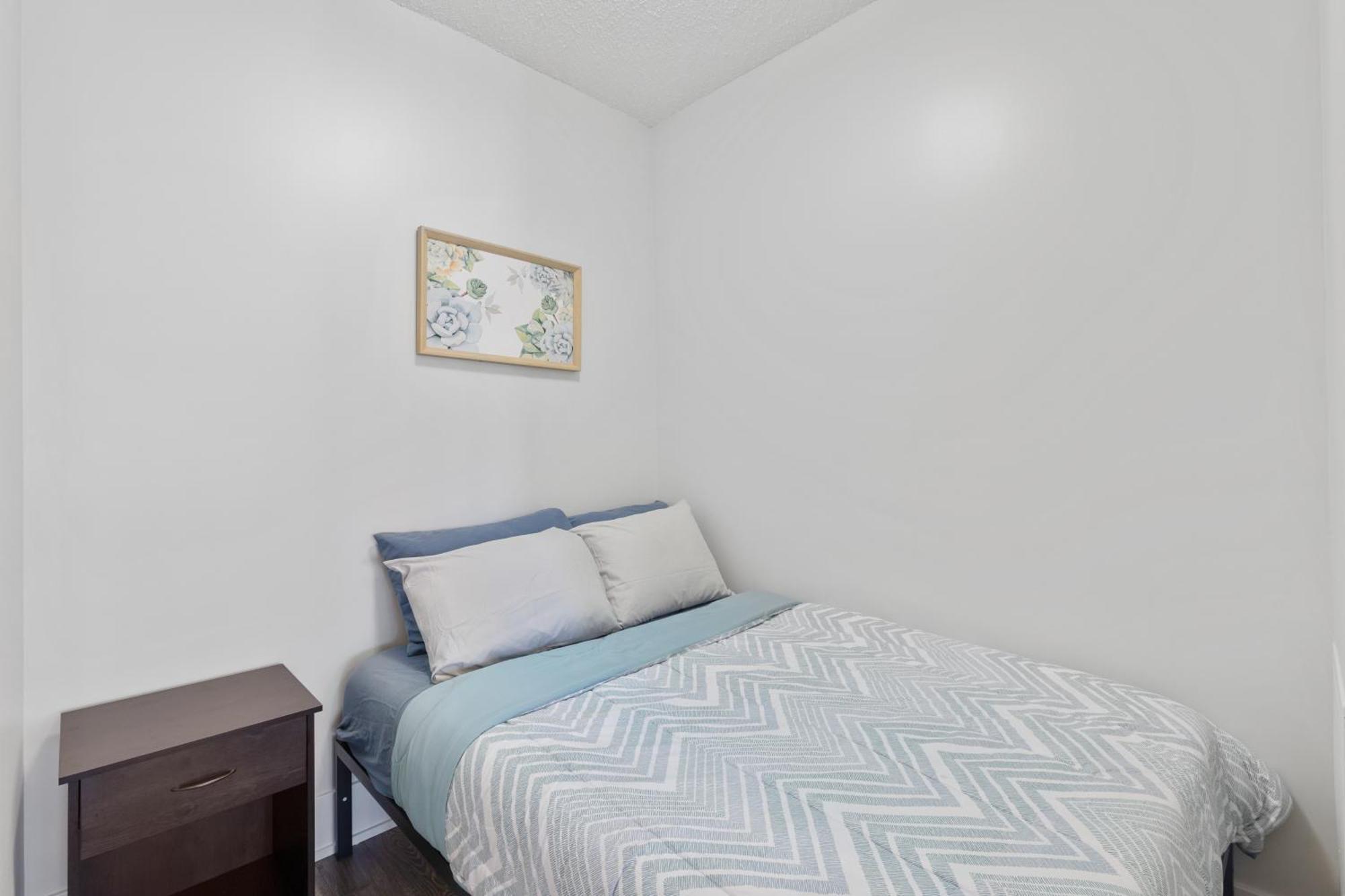 2Bedroom Cn Tower And Water Views - Free Parking - Rooftop Pool Торонто Экстерьер фото