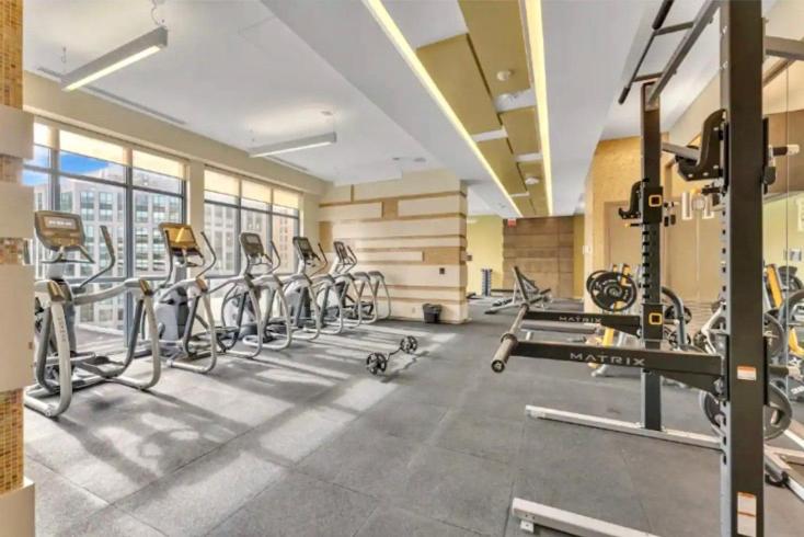 2Bedroom Cn Tower And Water Views - Free Parking - Rooftop Pool Торонто Экстерьер фото