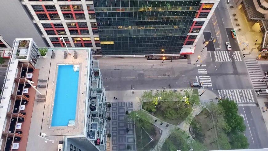 2Bedroom Cn Tower And Water Views - Free Parking - Rooftop Pool Торонто Экстерьер фото