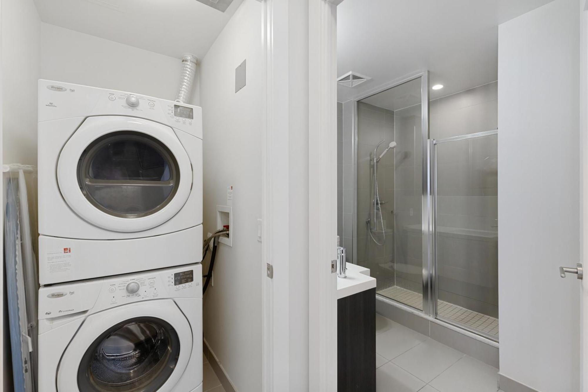 2Bedroom Cn Tower And Water Views - Free Parking - Rooftop Pool Торонто Экстерьер фото